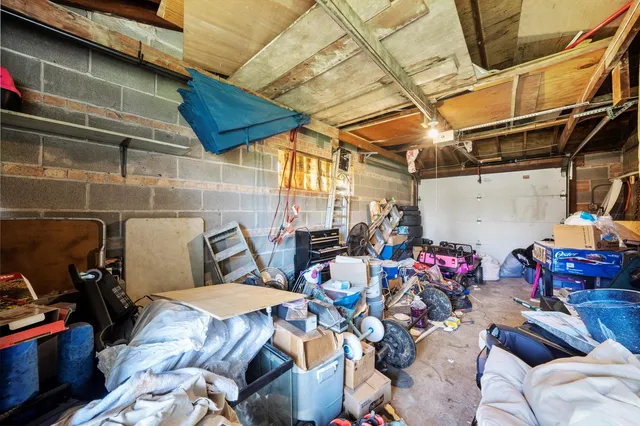 $200,000 | 1012 East 159th Place, South Holland, IL 60473