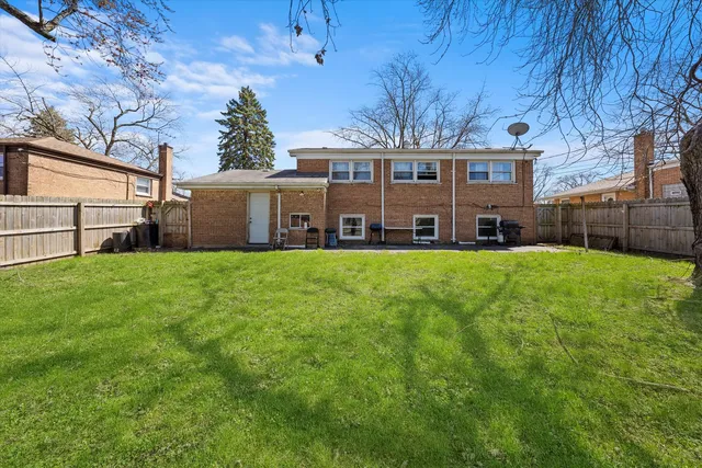 $200,000 | 1012 East 159th Place, South Holland, IL 60473