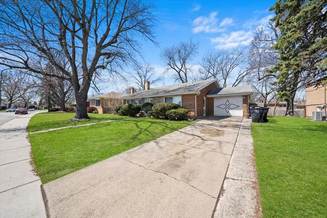 $200,000 | 1012 East 159th Place, South Holland, IL 60473