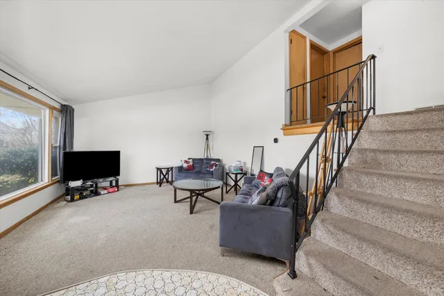 $200,000 | 1012 East 159th Place, South Holland, IL 60473