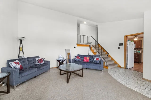 $200,000 | 1012 East 159th Place, South Holland, IL 60473