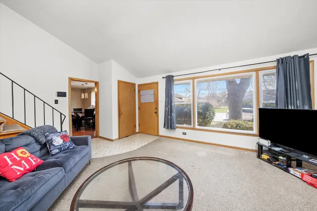 $200,000 | 1012 East 159th Place, South Holland, IL 60473