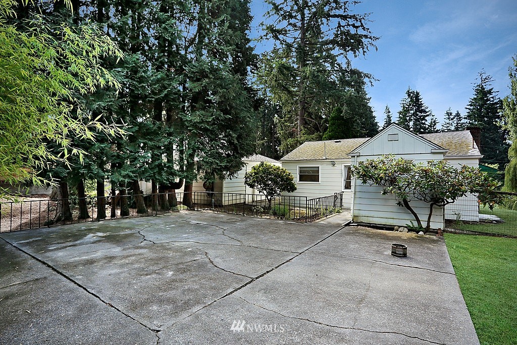 8729 236th Street Southwest Edmonds, WA 98026 - Photo 13 of 15 a backyard of a house with table and chairs