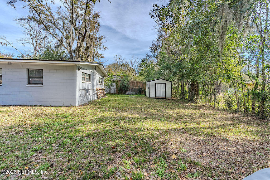 7580 Strato Road Jacksonville, FL 32210 - Photo 23 of 27 a white house that has tree in front of it