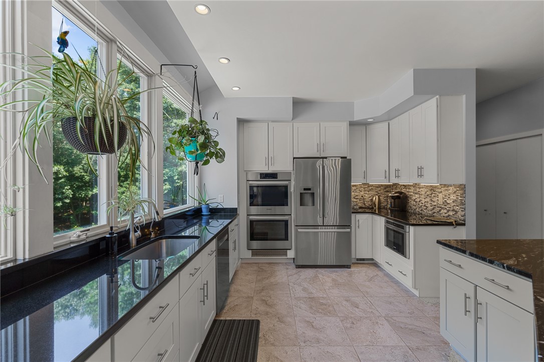 54 Ridge Drive Exeter, RI 02822 - Photo 6 of 49 Kitchen