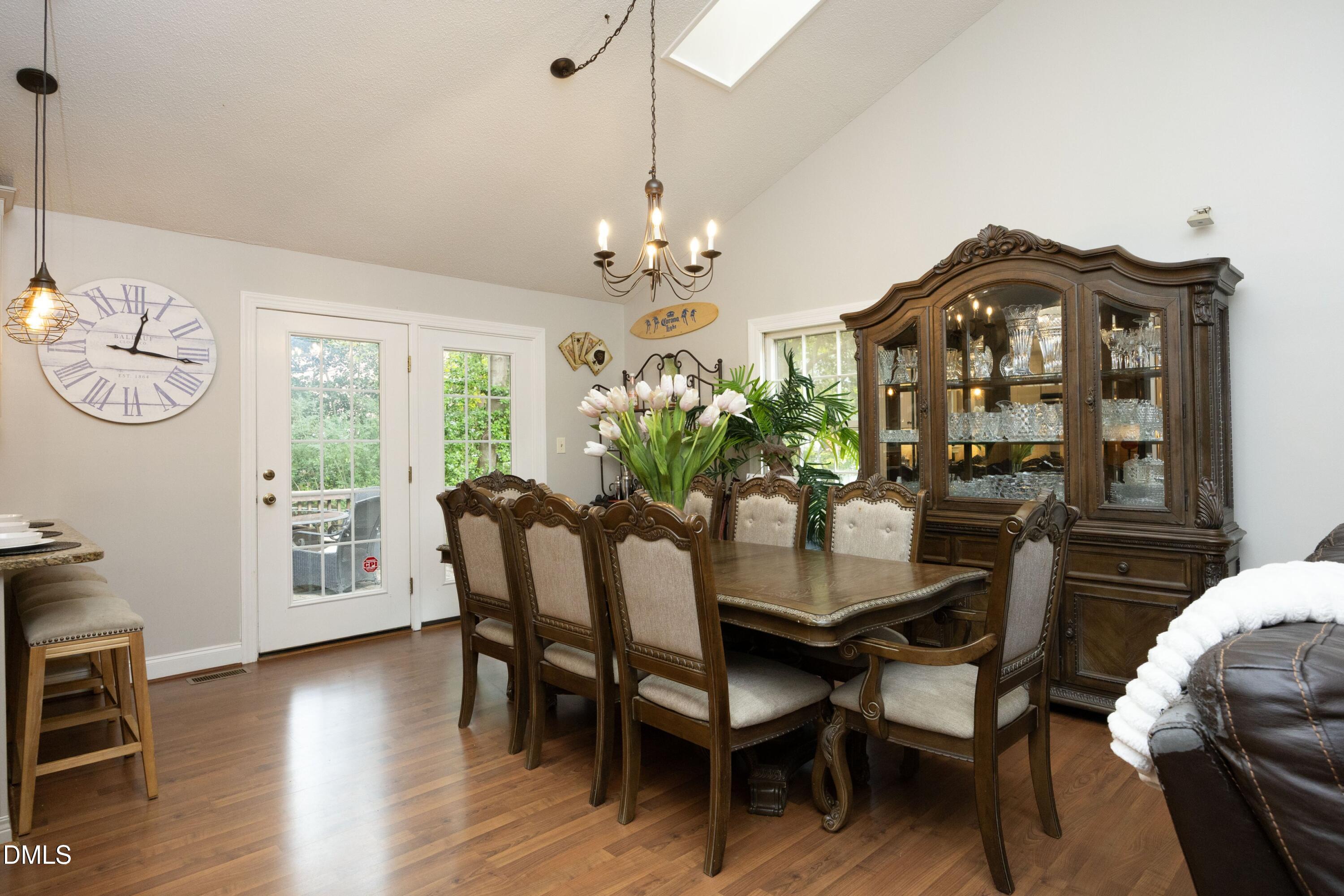 5804 Heatherbrook Circle Raleigh, NC 27612 - Photo 9 of 32 10Dining