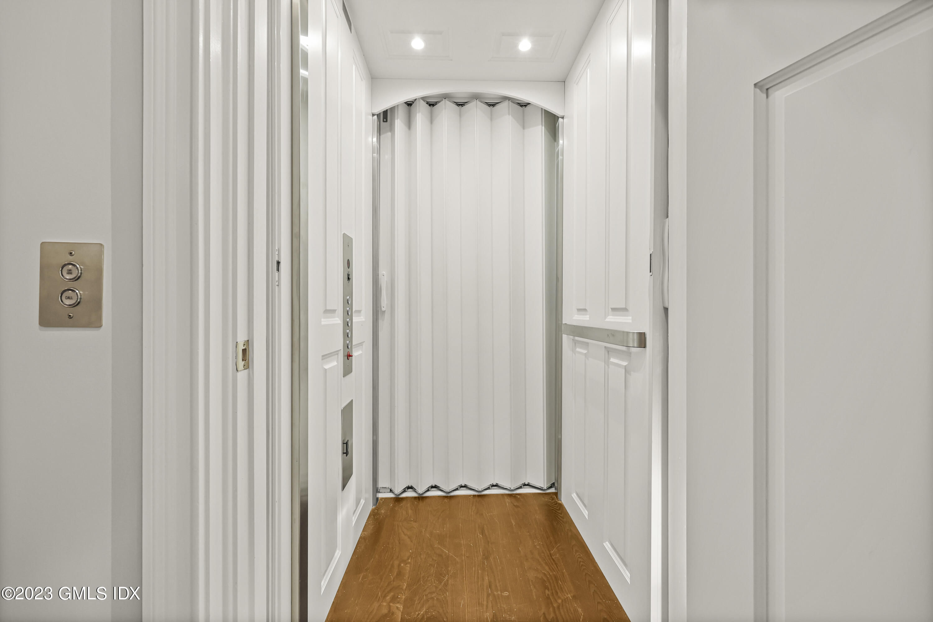 86 Winthrop Drive Riverside, CT 06878 - Photo 23 of 26 a view of a bathroom with shower curtain