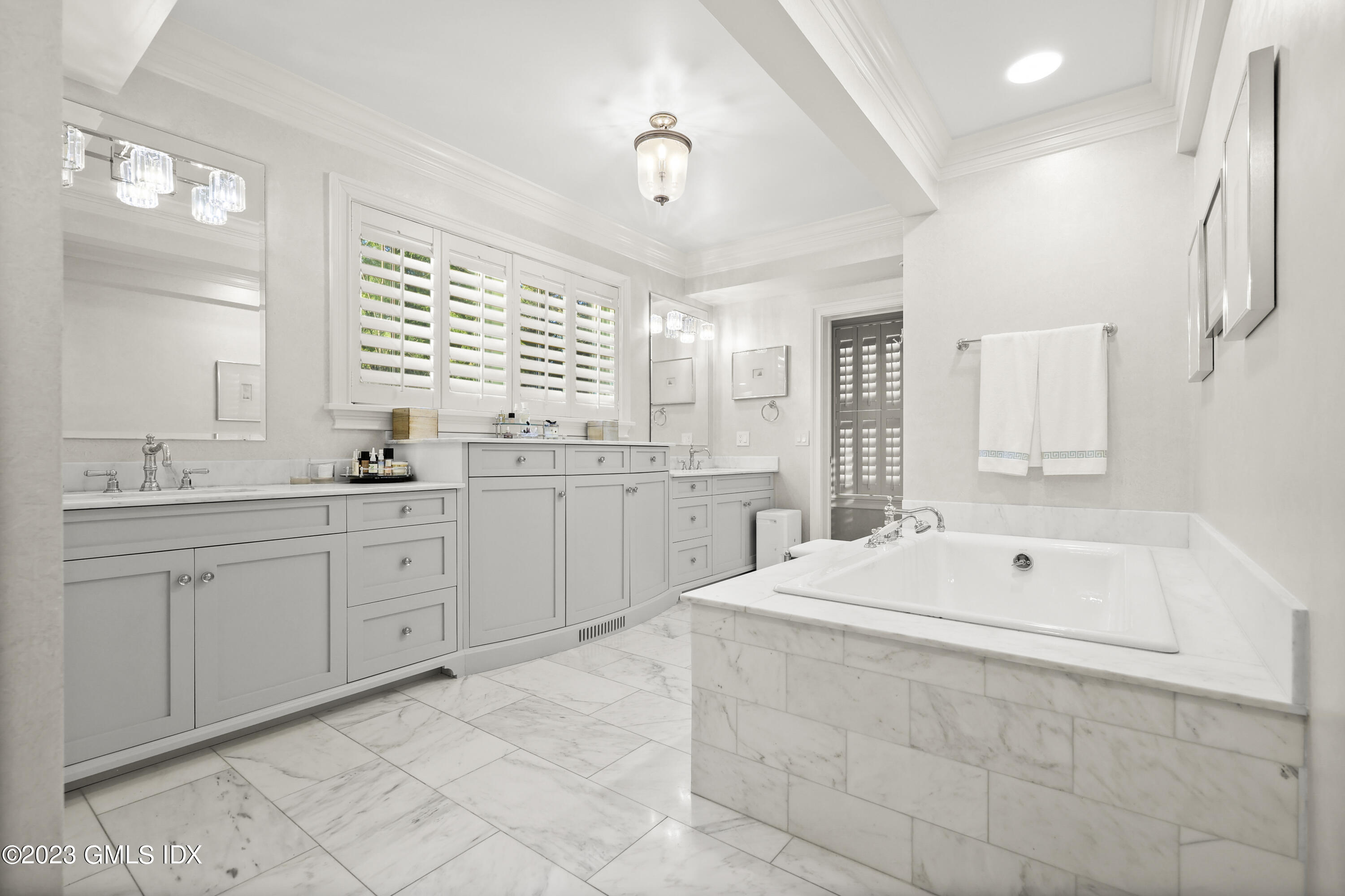 86 Winthrop Drive Riverside, CT 06878 - Photo 6 of 26 a spacious bathroom with a double vanity sink mirror and bathtub