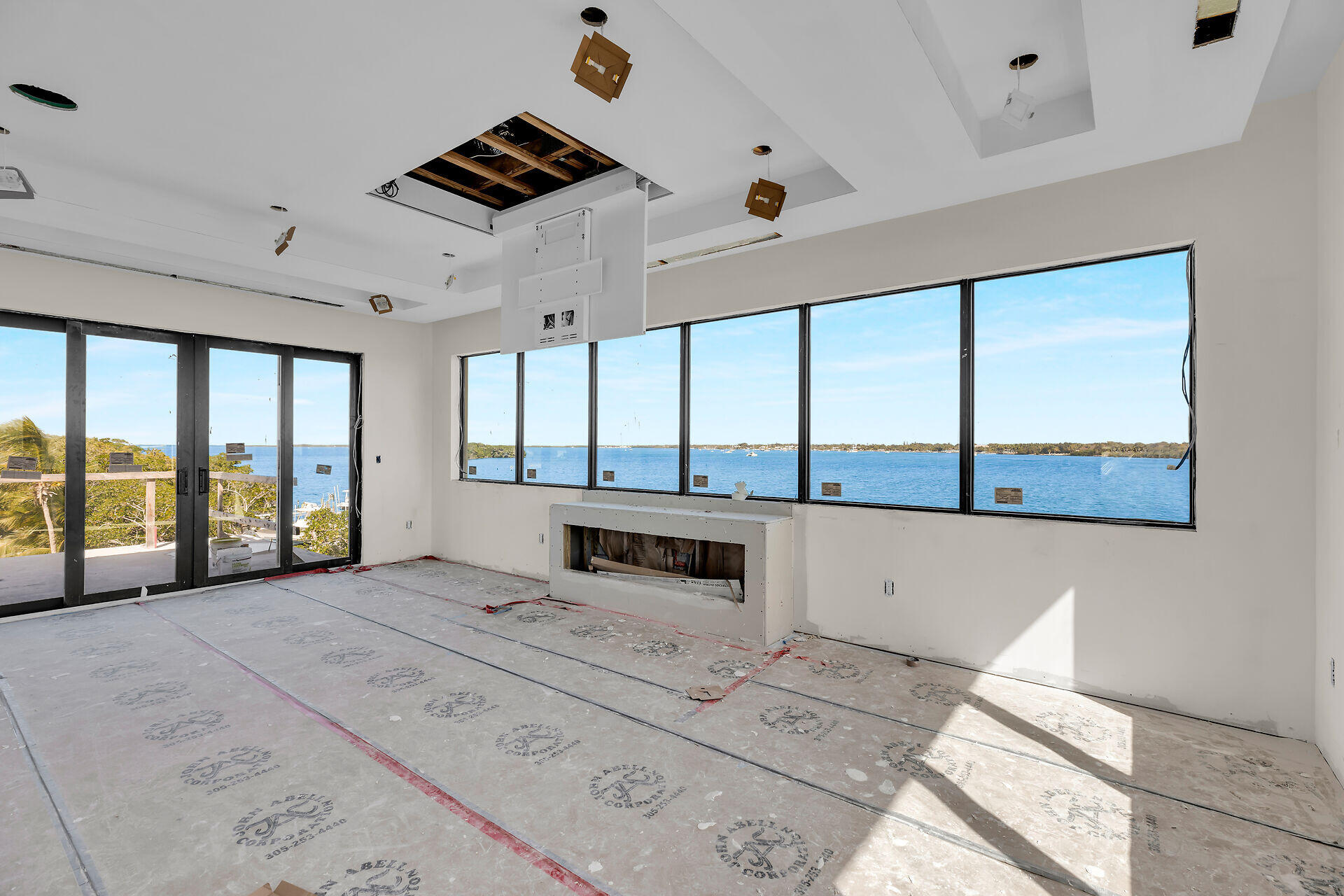 25 Mutiny Place Key Largo, FL 33037 - Photo 17 of 41 a living room with large window
