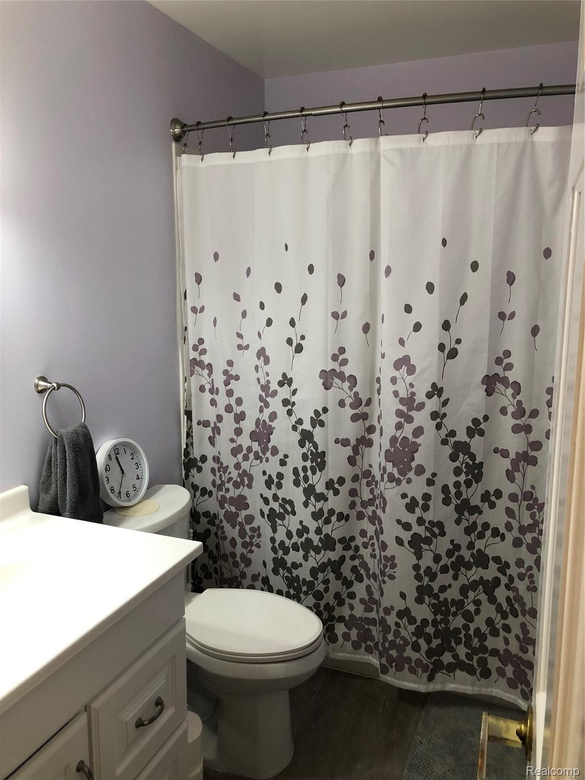 7018 Wilson Road Montrose, MI 48457 - Photo 17 of 24 Main bathroom