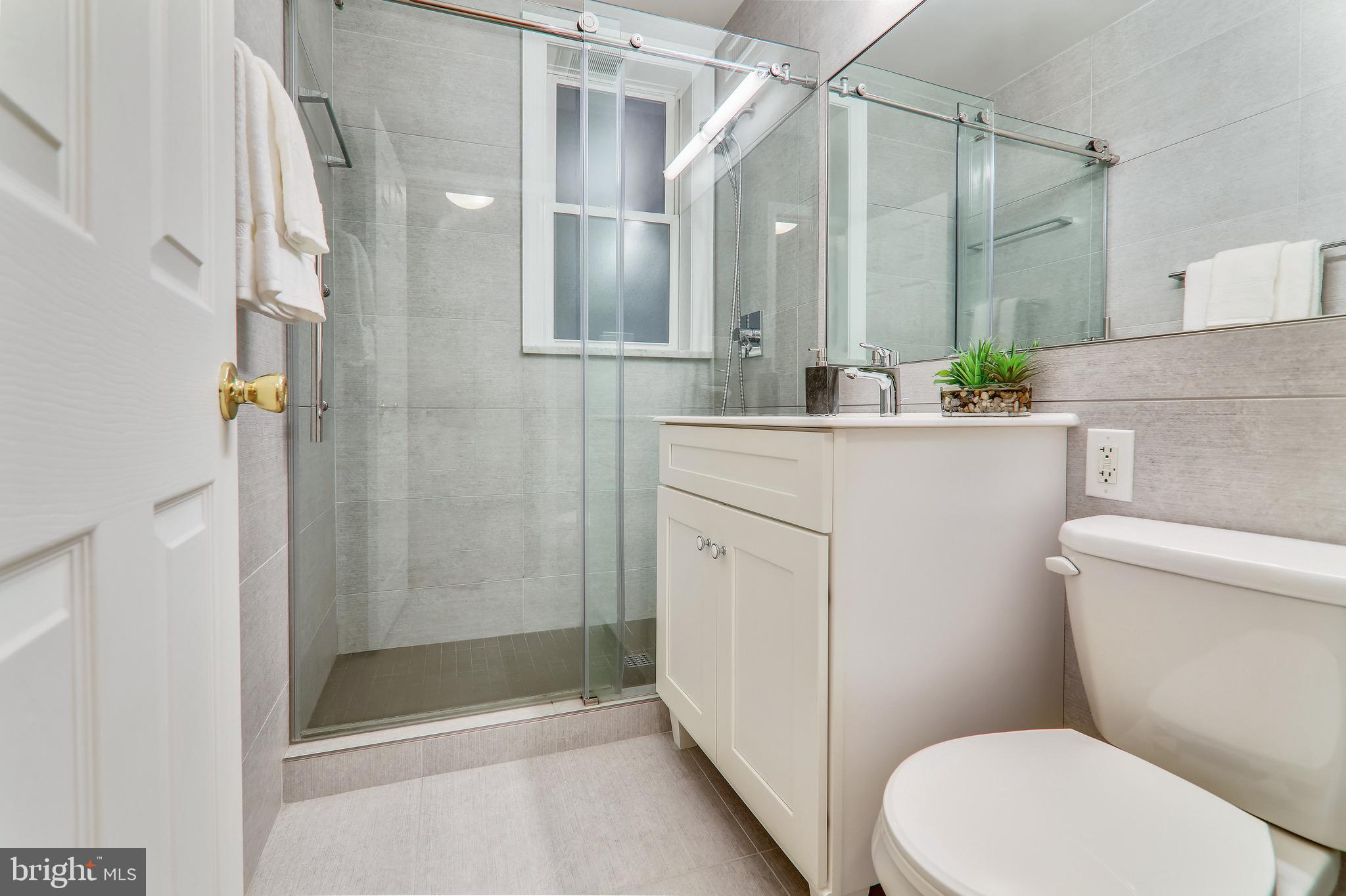 1438 Columbia Road Northwest, Unit 201 Washington, DC 20009 - Photo 23 of 27 Bathroom