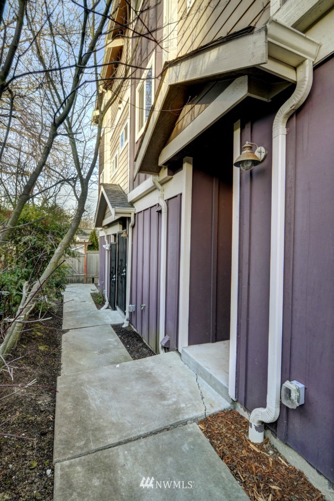 5117 South Roxbury Street, Unit A Seattle, WA 98118 - Photo 3 of 17