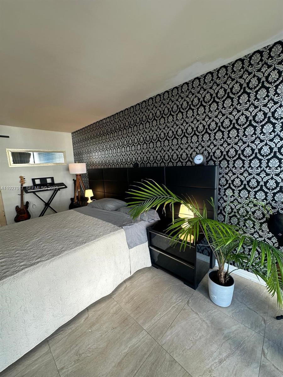 600 Northeast 36th Street, Unit 701 Miami, FL 33137 - Photo 5 of 19 a living room with furniture