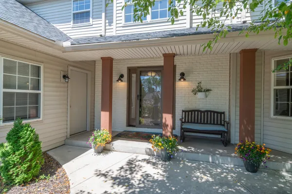 $649,000 | 412 East Red Pine Circle, Dousman, WI 53118