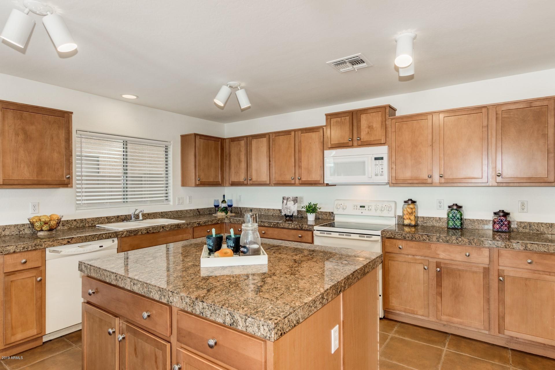 43577 West Cowpath Road Maricopa, AZ 85138 - Photo 9 of 35 Granite countertops