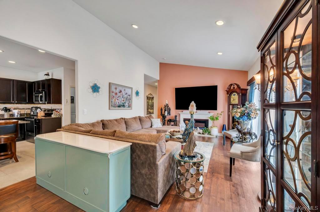 191 Flower Road Shirley, NY 11967 - Photo 15 of 39