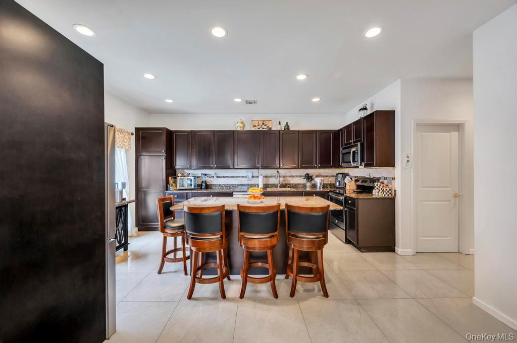 191 Flower Road Shirley, NY 11967 - Photo 18 of 39