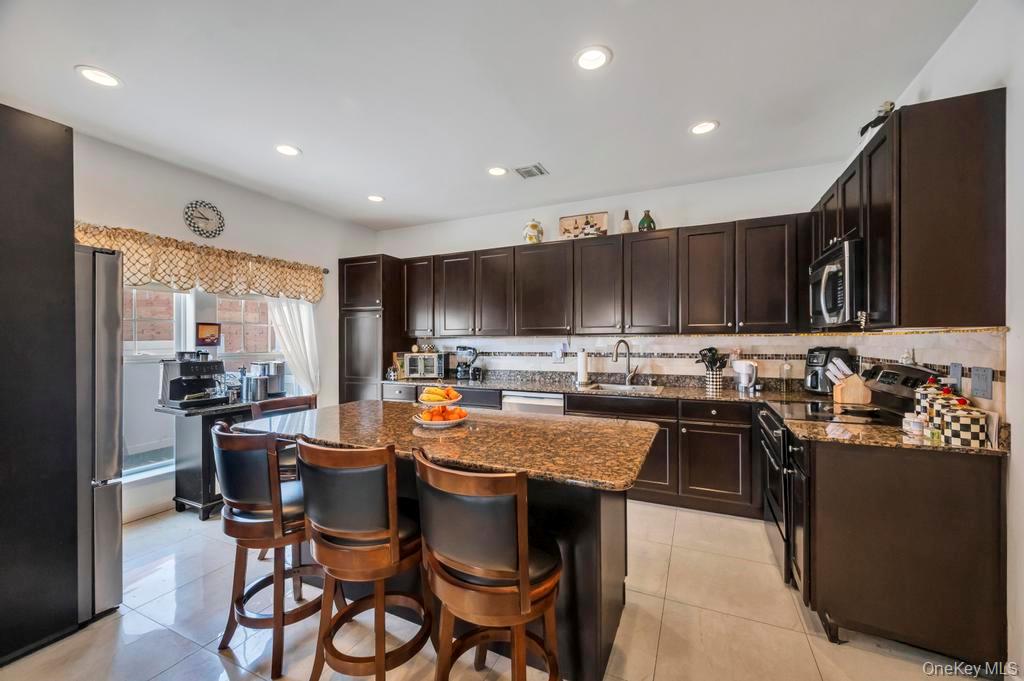 191 Flower Road Shirley, NY 11967 - Photo 20 of 39