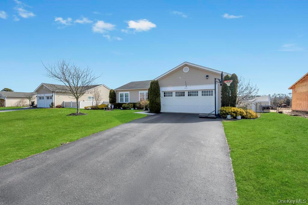 191 Flower Road Shirley, NY 11967 - Photo 3 of 39