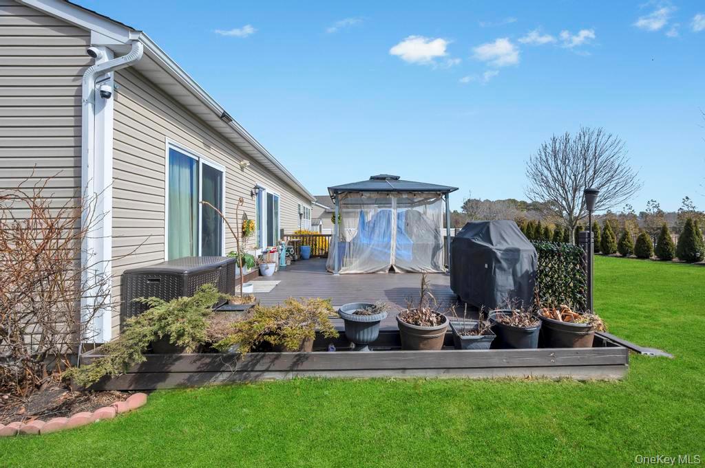 191 Flower Road Shirley, NY 11967 - Photo 5 of 39