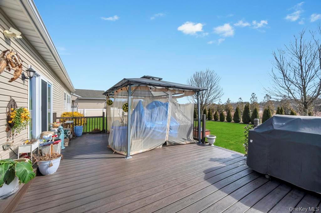 191 Flower Road Shirley, NY 11967 - Photo 6 of 39