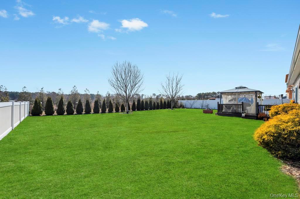 191 Flower Road Shirley, NY 11967 - Photo 7 of 39