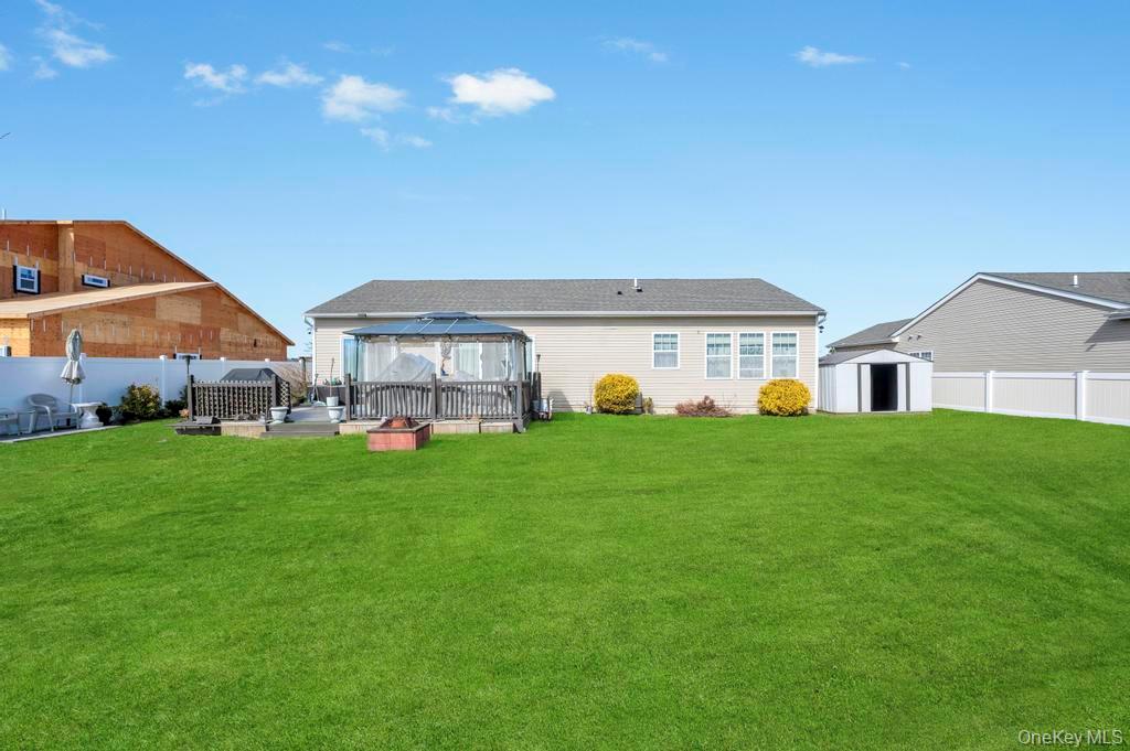 191 Flower Road Shirley, NY 11967 - Photo 9 of 39