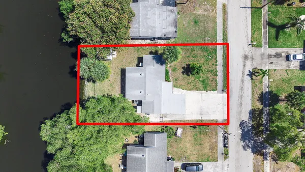 $3,200 | 143 Northeast 2nd Avenue, Deerfield Beach, FL 33441