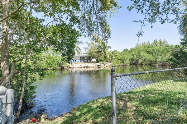 $3,200 | 143 Northeast 2nd Avenue, Deerfield Beach, FL 33441