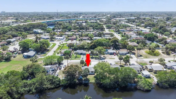 $3,200 | 143 Northeast 2nd Avenue, Deerfield Beach, FL 33441