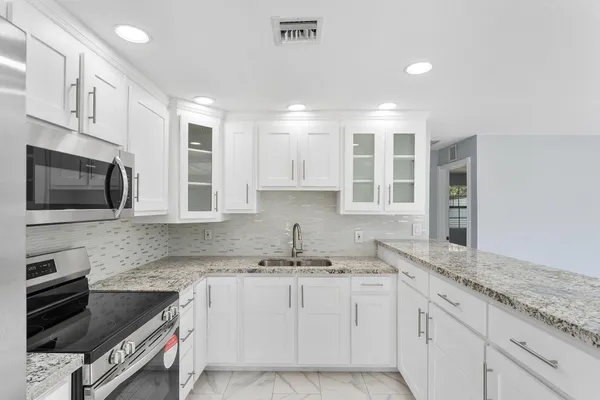 $3,200 | 143 Northeast 2nd Avenue, Deerfield Beach, FL 33441