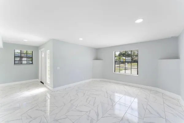 $3,200 | 143 Northeast 2nd Avenue, Deerfield Beach, FL 33441