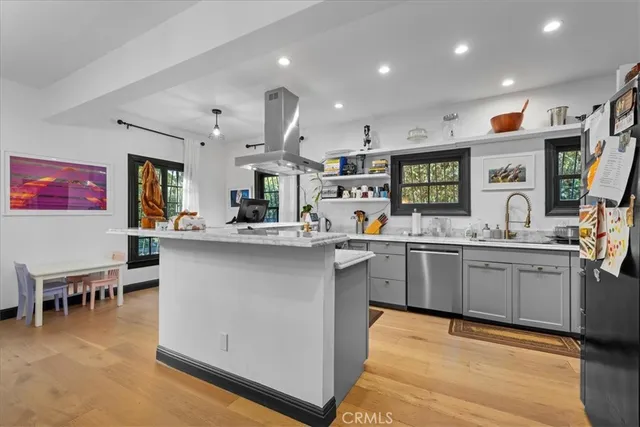 $9,850 | 1116 South Highland Avenue, Los Angeles, CA 90019