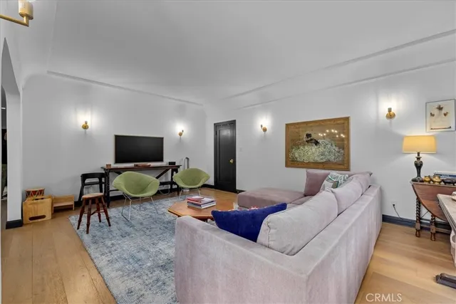 $9,850 | 1116 South Highland Avenue, Los Angeles, CA 90019