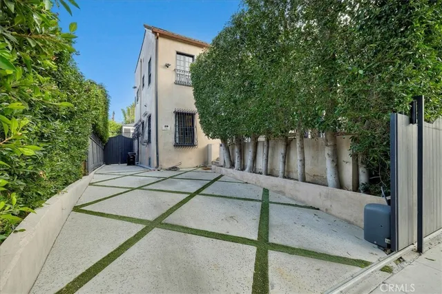 $9,850 | 1116 South Highland Avenue, Los Angeles, CA 90019