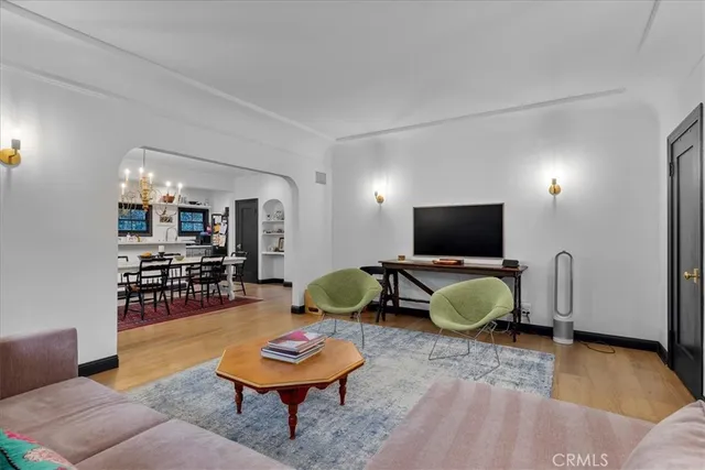 $9,850 | 1116 South Highland Avenue, Los Angeles, CA 90019