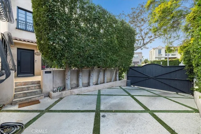 $9,850 | 1116 South Highland Avenue, Los Angeles, CA 90019