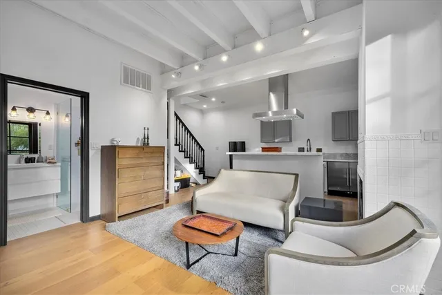 $9,850 | 1116 South Highland Avenue, Los Angeles, CA 90019