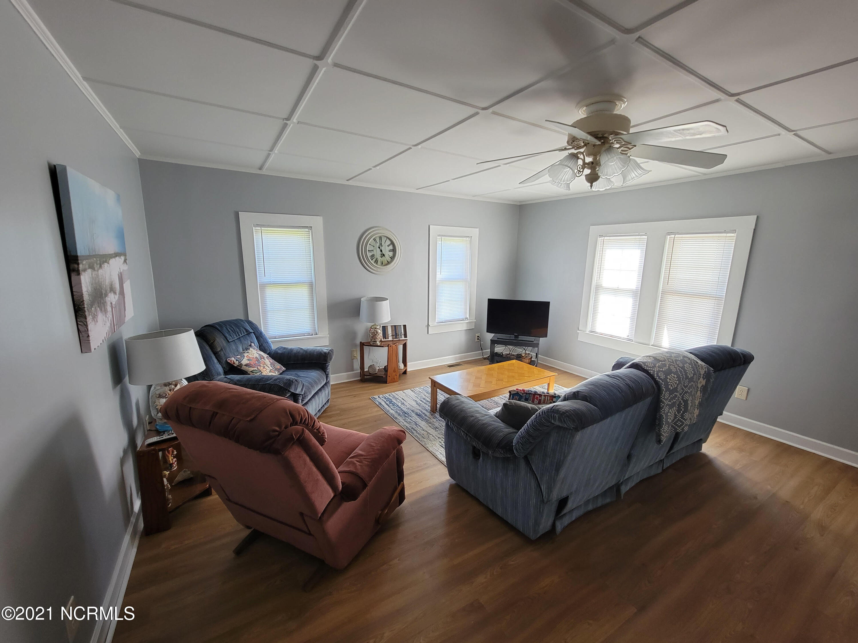 266 Community Road Davis, NC 28524 - Photo 15 of 35 Living Room