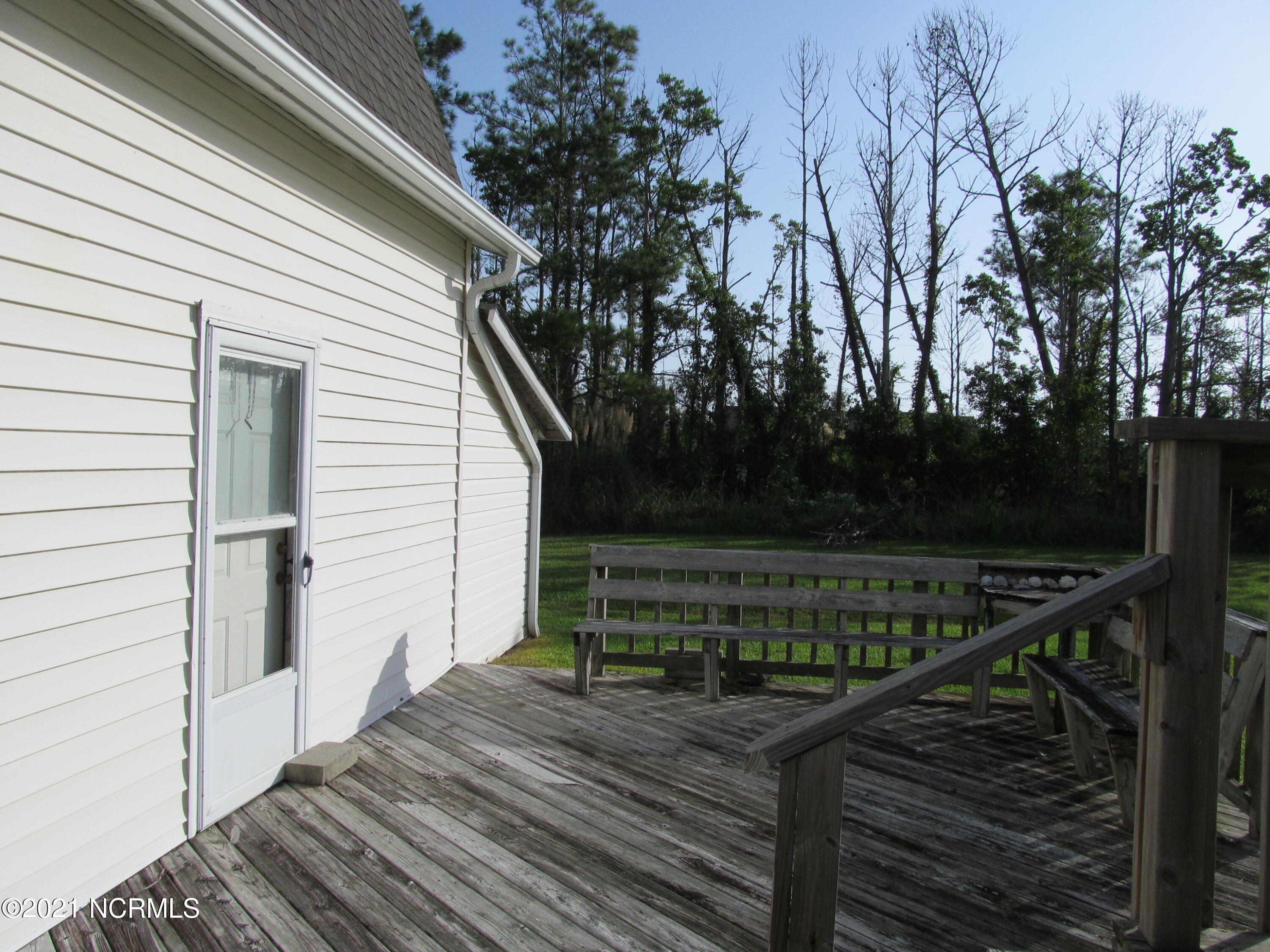 266 Community Road Davis, NC 28524 - Photo 9 of 35 Deck
