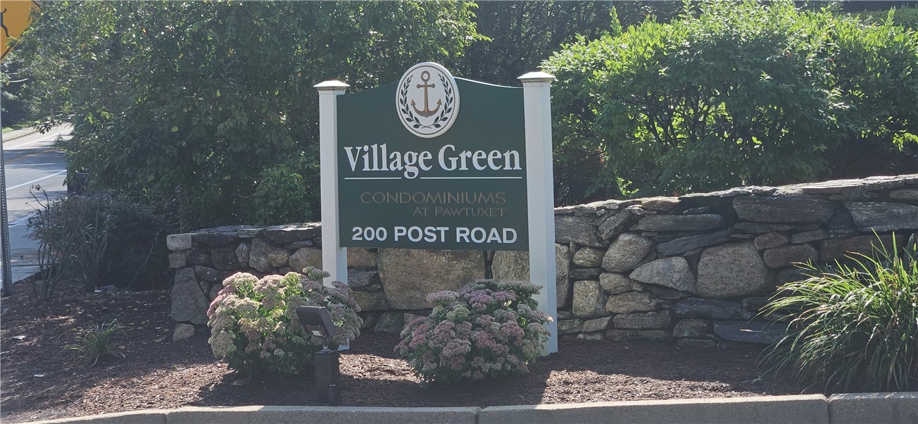 entrance 200 Post Rd