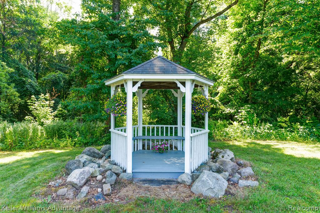 1605 Clark Lake Road Brighton, MI 48114 - Photo 28 of 33 Gallery Image 28