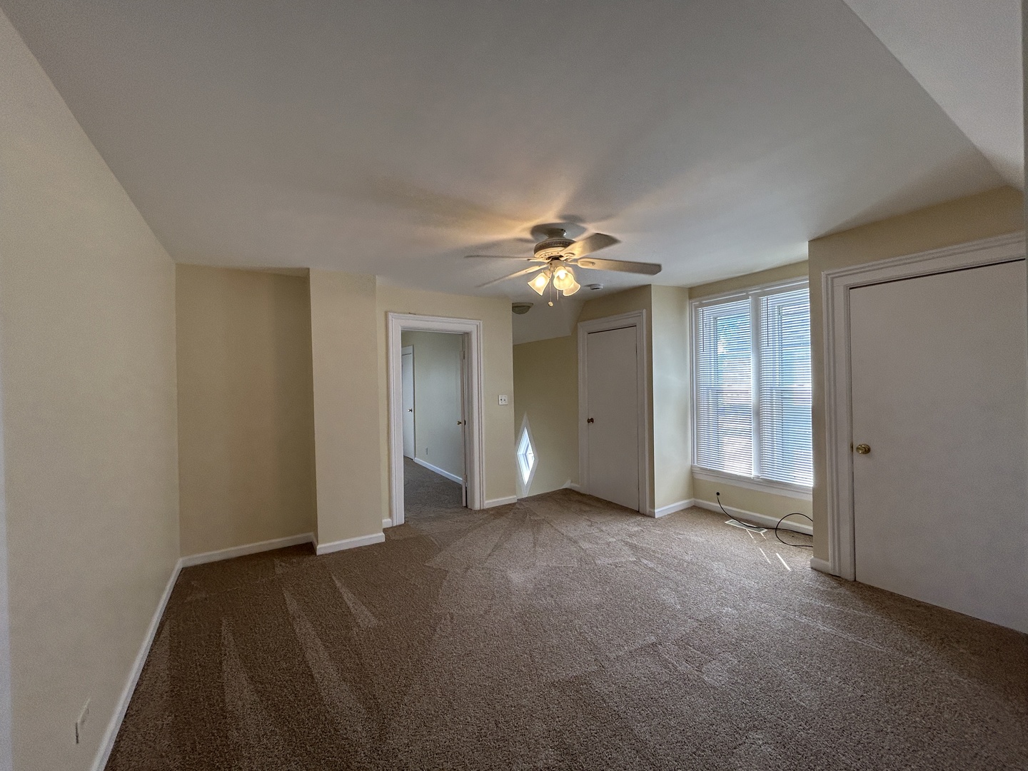 418 St Charles Street, Unit B Elgin, IL 60120 - Photo 4 of 8