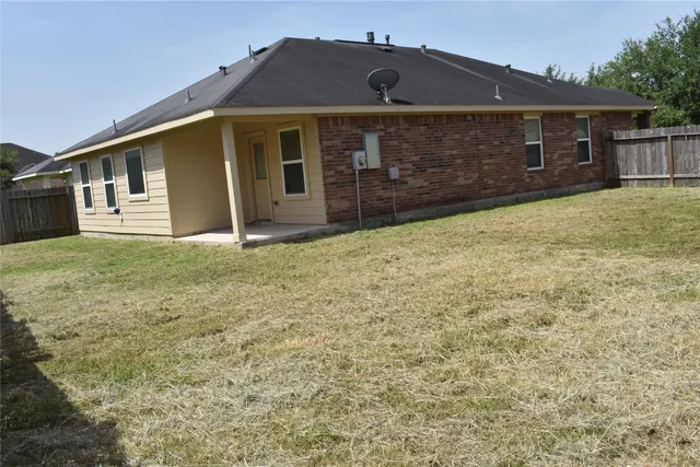 a front view of house with yard