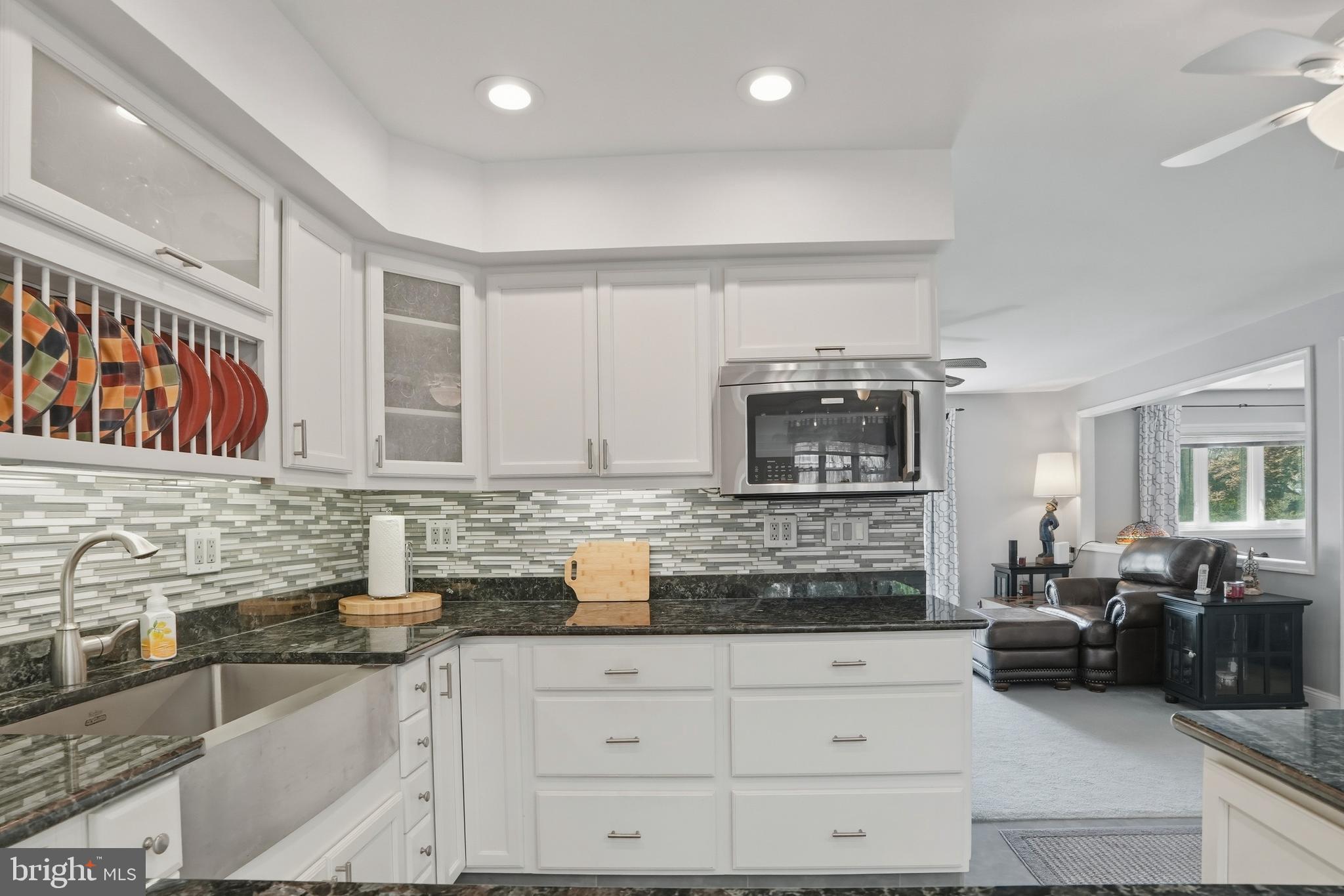 9 Violet Road Levittown, PA 19057 - Photo 15 of 47 Granite Counters