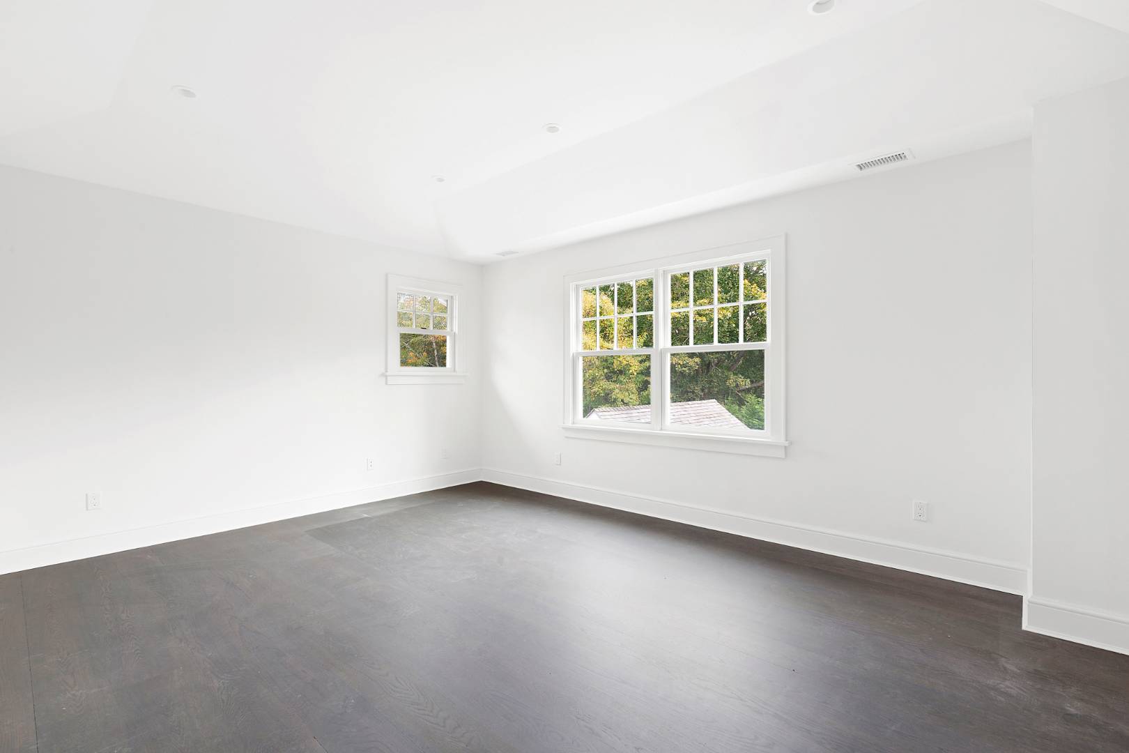 12 Inkberry Street East Hampton, NY 11937 - Photo 13 of 25 an empty room with a window