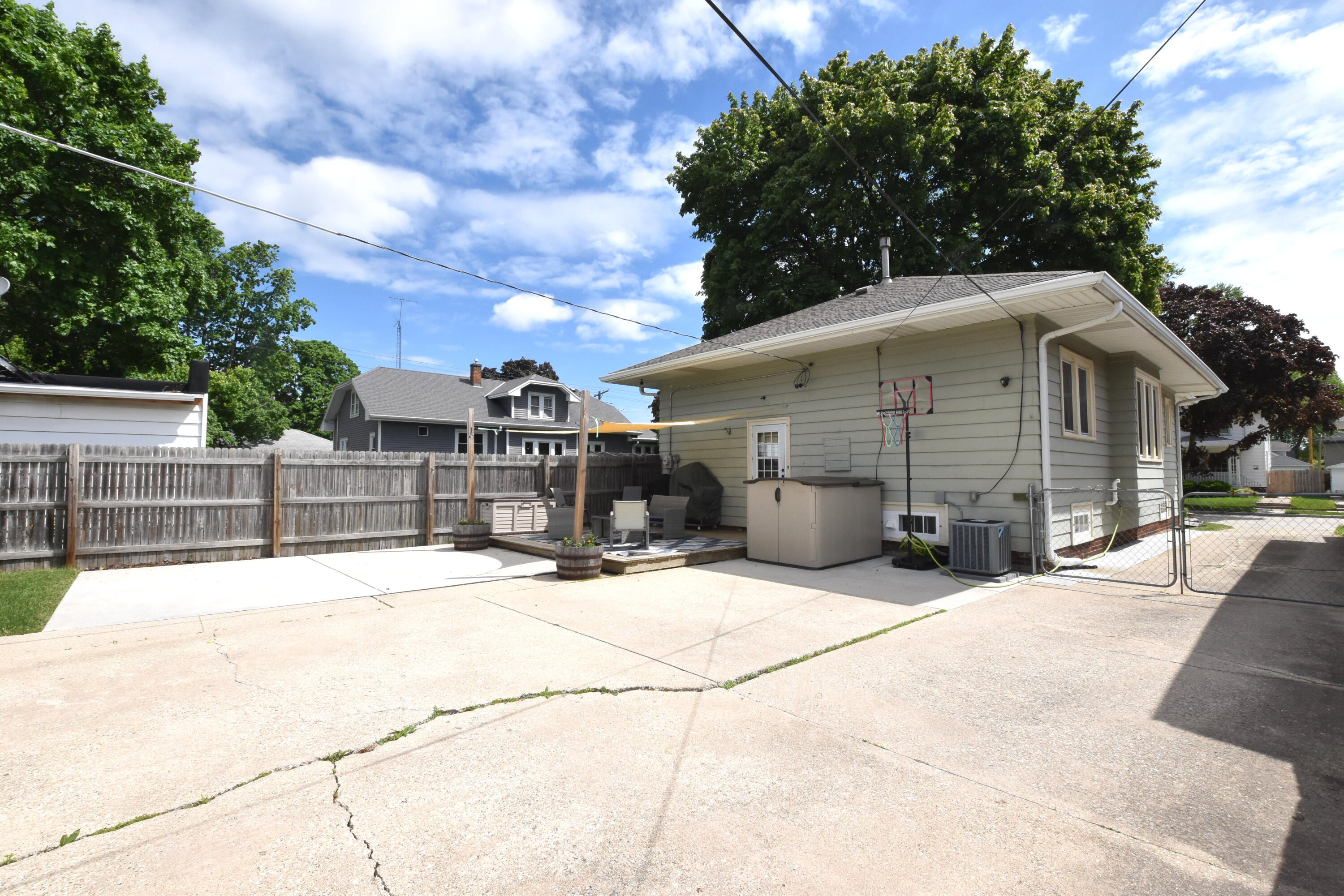 1224 West Lawn Avenue Racine, WI 53405 - Photo 40 of 46 Back view