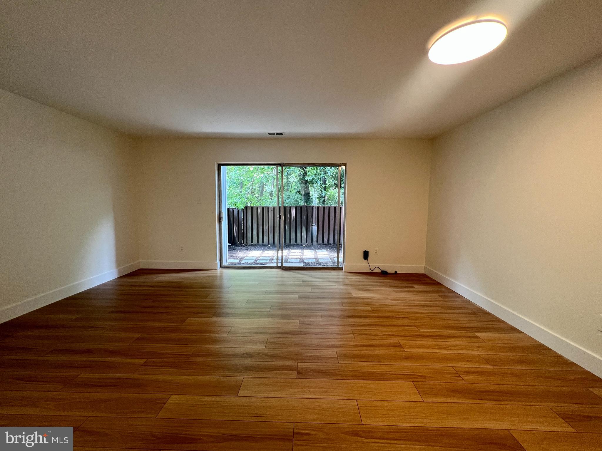 2246 Southgate Square Reston, VA 20191 - Photo 11 of 25 Living / Dining Room