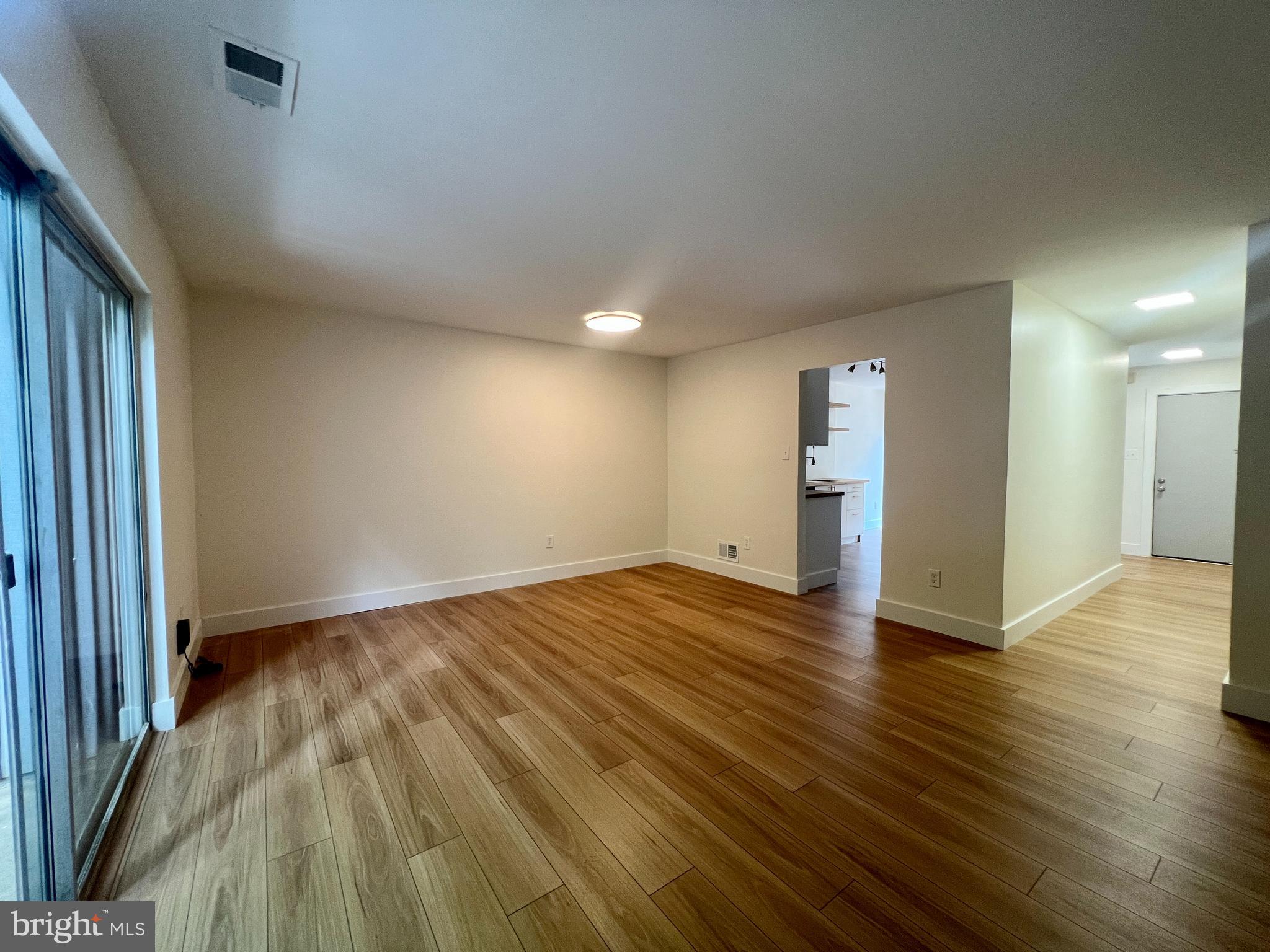 2246 Southgate Square Reston, VA 20191 - Photo 12 of 25 Living / Dining Room