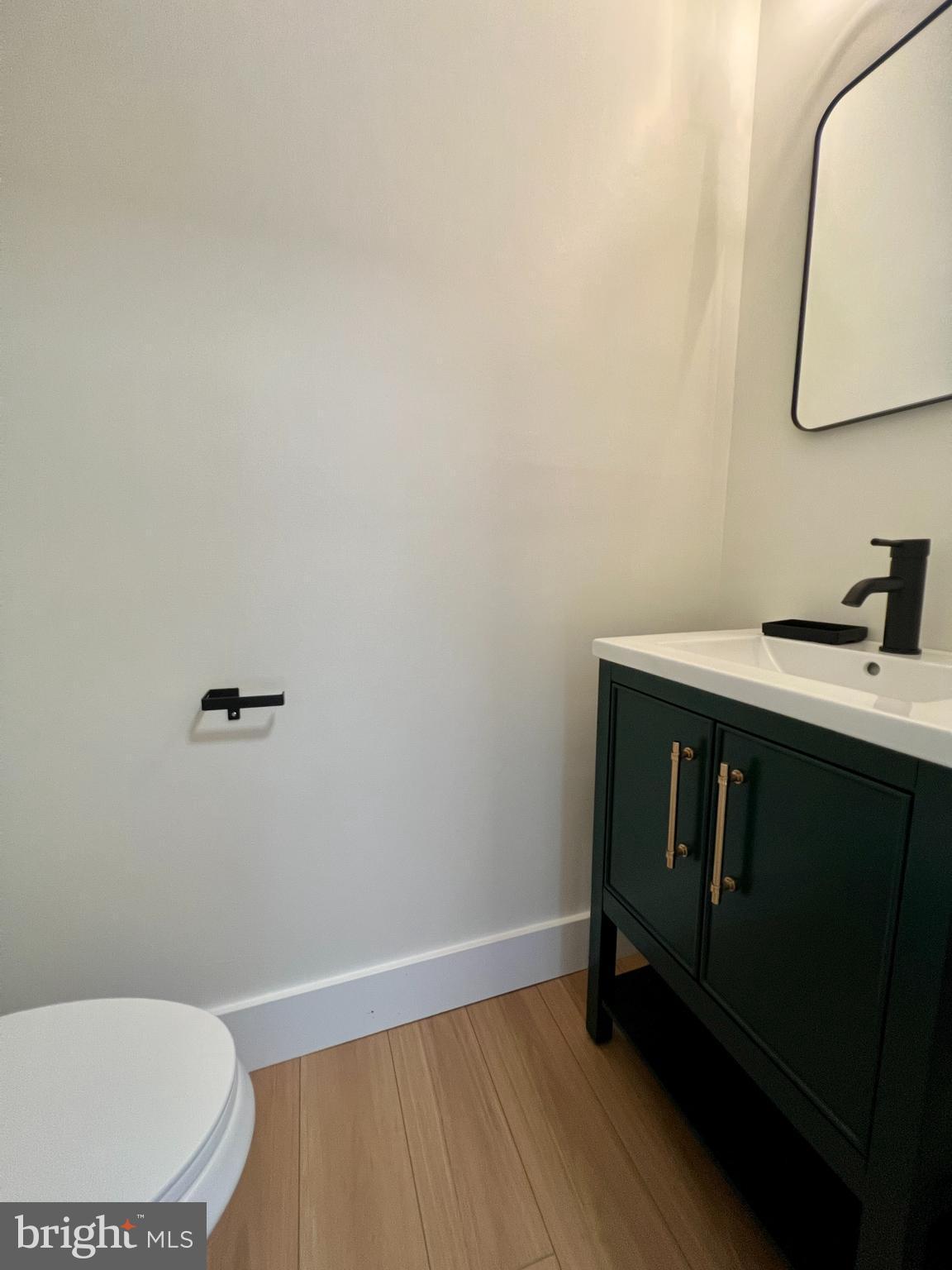 2246 Southgate Square Reston, VA 20191 - Photo 13 of 25 Powder Room